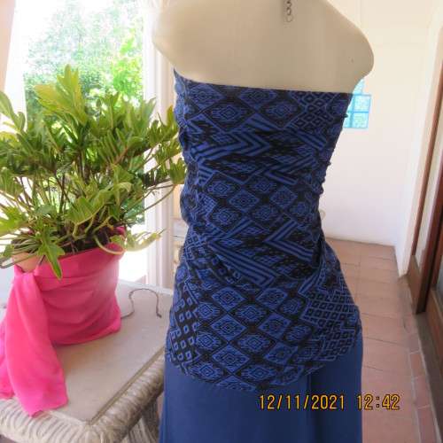 Beautiful strapless stretch cotton long top in royal blue and black geometric print Size 34/10.By RT