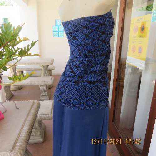 Beautiful strapless stretch cotton long top in royal blue and black geometric print Size 34/10.By RT
