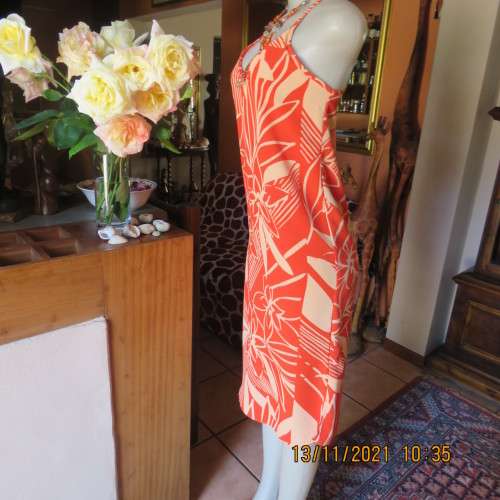 Ultra cool and sexy nectarine-pale peach geometric printed strappy top size 32