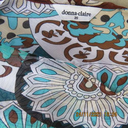 Beautiful long sheer polyester slip over top with V neckline by DONNA CLAIRE size 44/20. New cond.