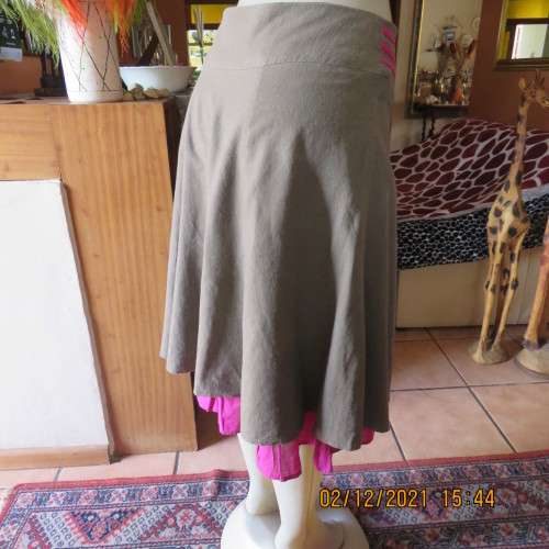 Fun skater style skirt in 2 layers.Magenta pink underlayer and med.brown cotton/linen top.Size 34/10
