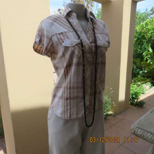 Casual light brown and cream check top with capped sleeves by RED SURF size 32/8.Tiny pockets.