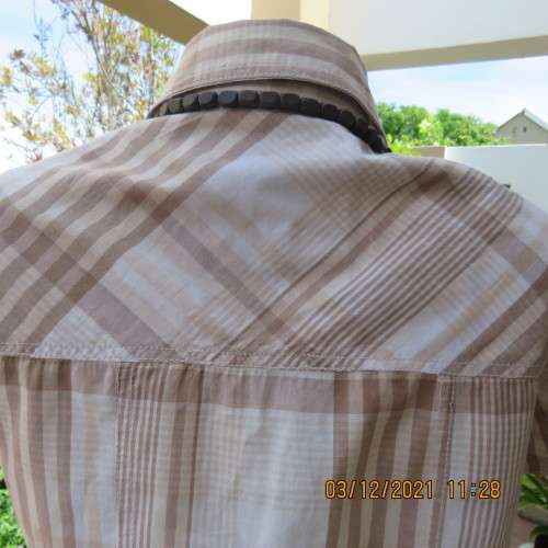 Casual light brown and cream check top with capped sleeves by RED SURF size 32/8.Tiny pockets.