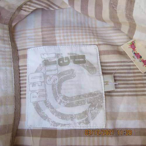 Casual light brown and cream check top with capped sleeves by RED SURF size 32/8.Tiny pockets.