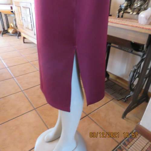 Maroon heavy stretch 100% polyester pencil skirt with slits at sides.Size 36/12 by MASSUMI.As new.