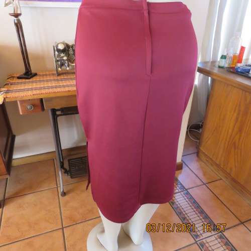 Maroon heavy stretch 100% polyester pencil skirt with slits at sides.Size 36/12 by MASSUMI.As new.