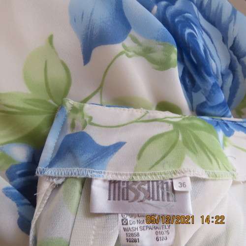 Cheerful ankle length cream A Line skirt fully lined with bold blue roses.Size 36/12 by MASSUMI.