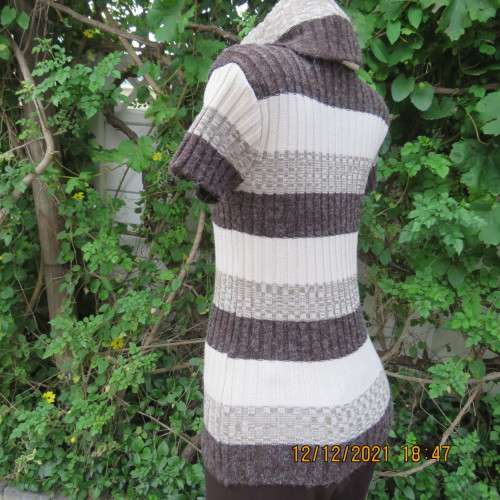 Knitted poloneck top in wide brown and cream horizontal lines. Acrylic yarn.Rib stich. Size 36 to 38