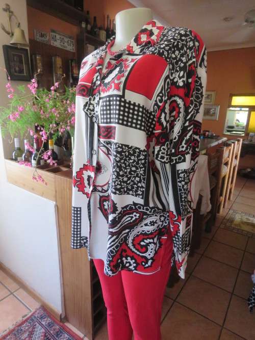 Casual long sleeve bo-ho top in red/black and white cotton size 38/14 by TRUWORTHS.Good condition