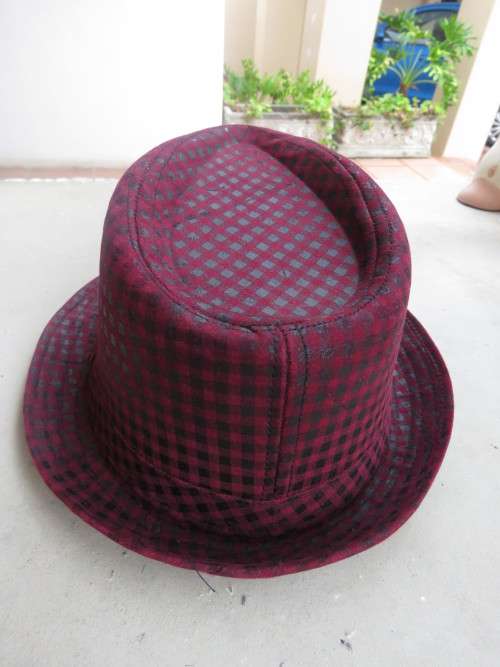 Men`s maroon check trilby style hat by GATE STAR size 57cm. As new condition.