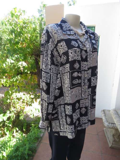 Smart navy with grey/white geometric pattern long sleeve top.By LA TIVA size 40/16.New cond.