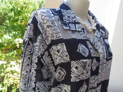 Smart navy with grey/white geometric pattern long sleeve top.By LA TIVA size 40/16.New cond.