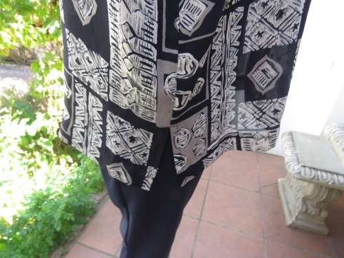 Smart navy with grey/white geometric pattern long sleeve top.By LA TIVA size 40/16.New cond.