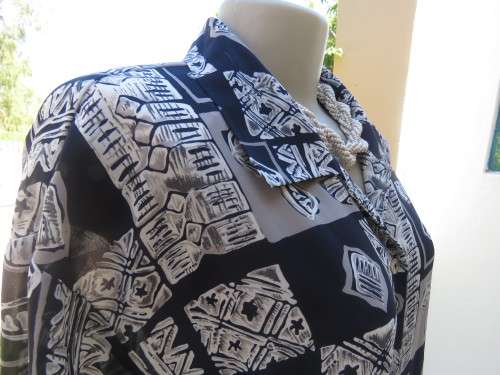 Smart navy with grey/white geometric pattern long sleeve top.By LA TIVA size 40/16.New cond.