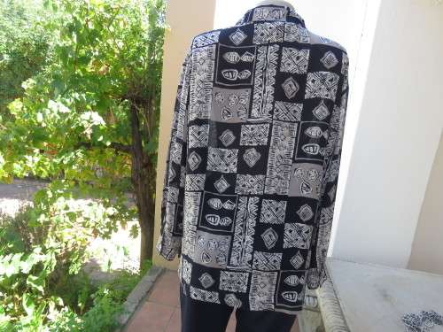 Smart navy with grey/white geometric pattern long sleeve top.By LA TIVA size 40/16.New cond.
