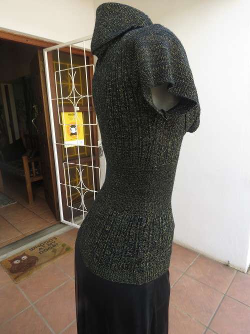 All that glitters!! Black acrylic knitted capped sleeve top with gold thread.Amazing collar.Size 38