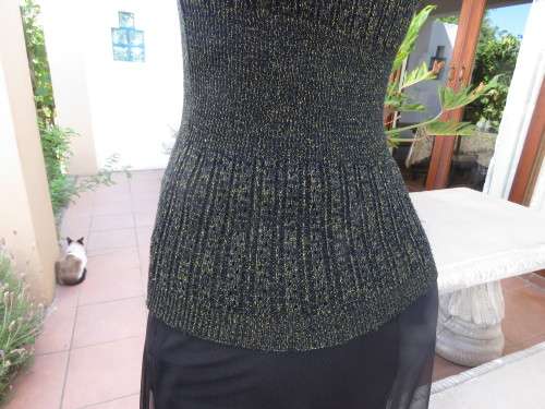 All that glitters!! Black acrylic knitted capped sleeve top with gold thread.Amazing collar.Size 38