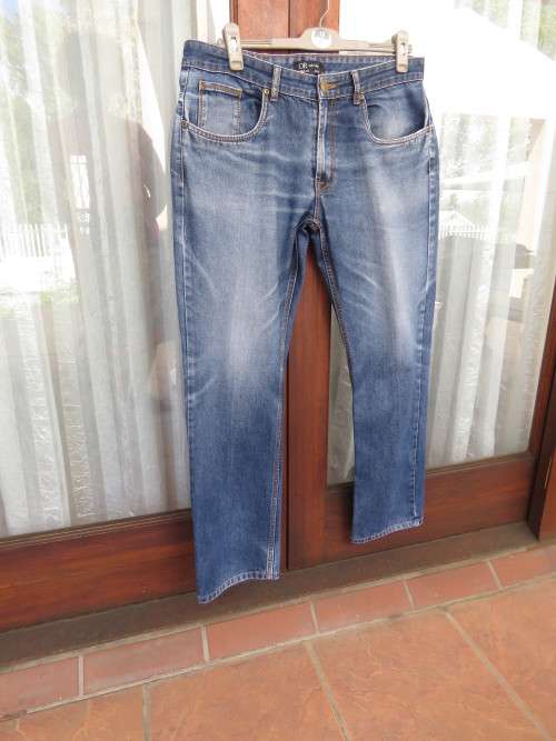 Men`s blue denim slim jeans in size 36W -32L.Pockets back and front.Polycotton and rayon.