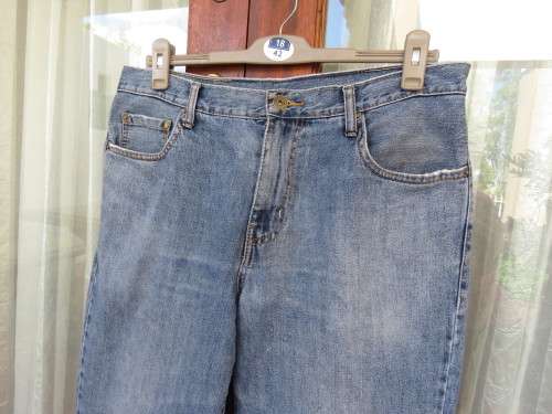 Men`s blue demin DAVID JONES jeans 36W and 79cm inside leg. Back/front pockets.Good cond.