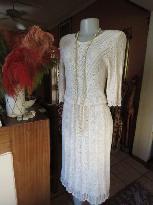 Timeless acrylic knit 70`s rich cream dress by VERONA. Elbow length sleeves.Size 36/12.As new
