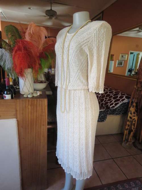 Timeless acrylic knit 70`s rich cream dress by VERONA. Elbow length sleeves.Size 36/12.As new
