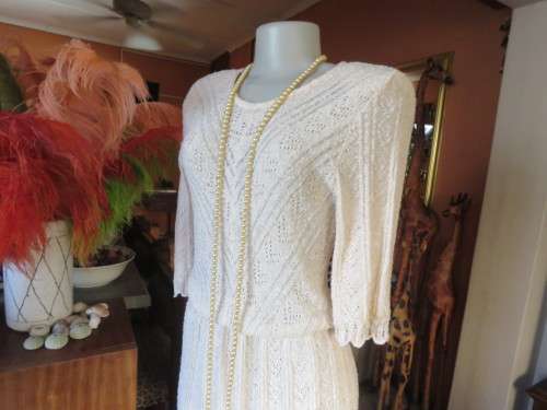 Timeless acrylic knit 70`s rich cream dress by VERONA. Elbow length sleeves.Size 36/12.As new
