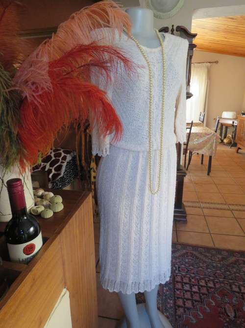 Timeless acrylic knit 70`s rich cream dress by VERONA. Elbow length sleeves.Size 36/12.As new