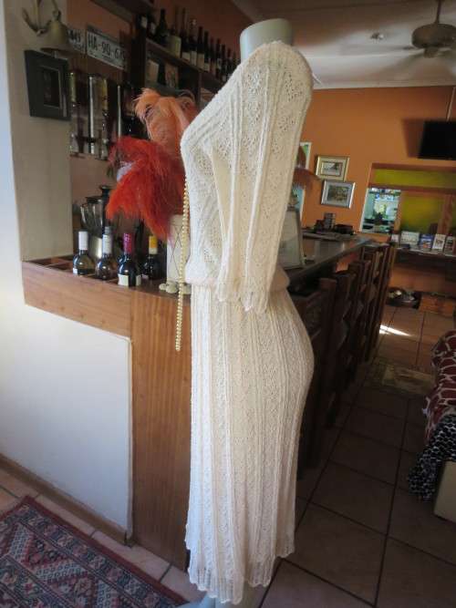 Timeless acrylic knit 70`s rich cream dress by VERONA. Elbow length sleeves.Size 36/12.As new