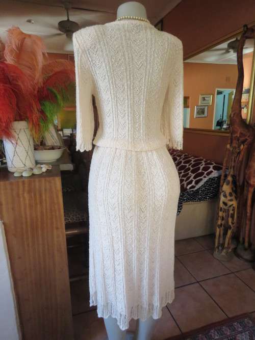 Timeless acrylic knit 70`s rich cream dress by VERONA. Elbow length sleeves.Size 36/12.As new