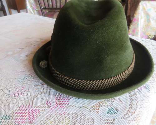 Original Swiss olive green velour men`s vintage hat by FEIN-KALTER and CO.Size 58. Very goos cond.