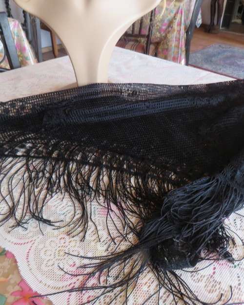 Chic fringed triagle wrap in mesh look with floral pattern and border. 150cm x 125cm x 125cm. As new