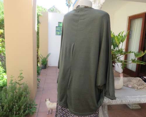 Knitted shrug in dark olive green polyester stretch knit.Size 42/18 by AMARA.Bolero front.As new.