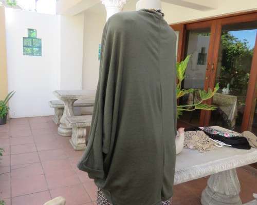Knitted shrug in dark olive green polyester stretch knit.Size 42/18 by AMARA.Bolero front.As new.