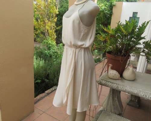 Stunning cream silky polyester evening/spec.occasion strappy dress by MNG(MANGO) size 36/12.New