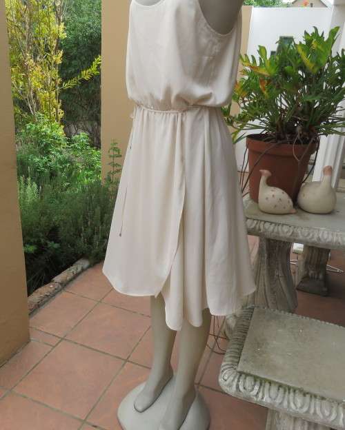 Stunning cream silky polyester evening/spec.occasion strappy dress by MNG(MANGO) size 36/12.New