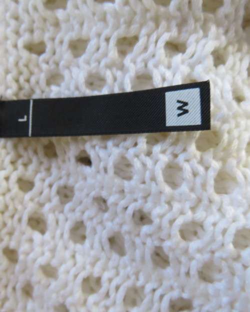 Perfect cream WOOLWORTHS lace stitch knitted V neck sweater in 100% acrylic knit.Size 40/16.As new