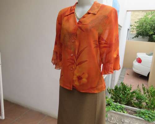 Bright orange/brick colour patterned button down top with collar by ZOEY size 36/12.Flare cuffs.
