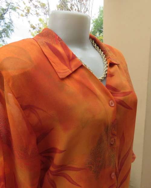 Bright orange/brick colour patterned button down top with collar by ZOEY size 36/12.Flare cuffs.
