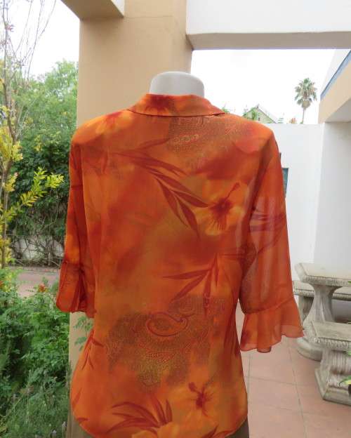 Bright orange/brick colour patterned button down top with collar by ZOEY size 36/12.Flare cuffs.