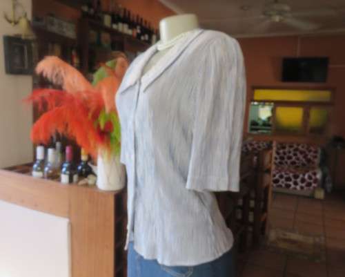 Elegant creased poly/rayon vertical striped blue/white short sleeve top by TRUWORTHS 34/10.As new