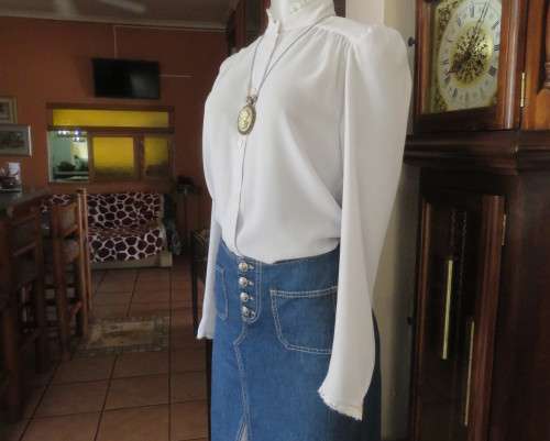 Stylish 80`s long sleeve button down light grey blouse with high banded collar.Size 32 by FOSHINI.