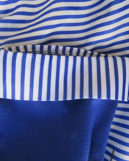 Royal blue short modern long sleeve jacket closing with 1 button. By FASHION EXPRESS. Size 38.As new