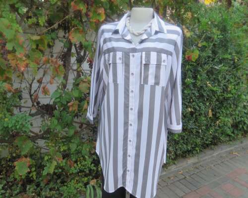 Fabulous extra long top/shirt in grey/white vertical stripes. Yoked. Elbow length sleeves.Size 40/16