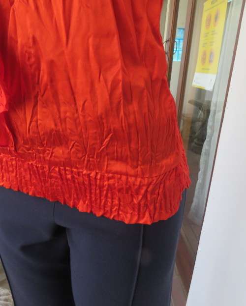 Sweet red silky creased blouson sleeveless top.Wide elasticated seamline.Size 30/6 by IQ.New cond.