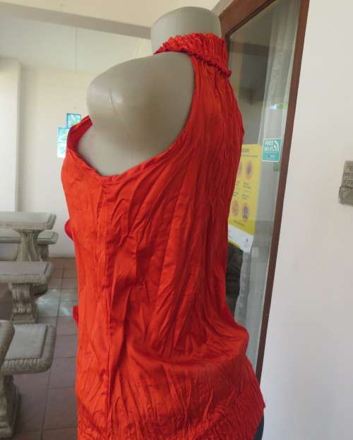 Sweet red silky creased blouson sleeveless top.Wide elasticated seamline.Size 30/6 by IQ.New cond.