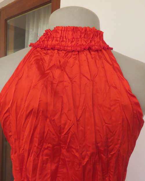 Sweet red silky creased blouson sleeveless top.Wide elasticated seamline.Size 30/6 by IQ.New cond.