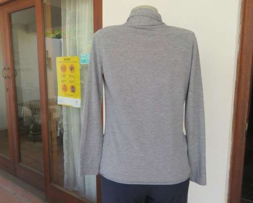 Handy silvergrey light weight long sleeve poly/rayon waterfall style top by WOOLWORTHS size 34 to 36