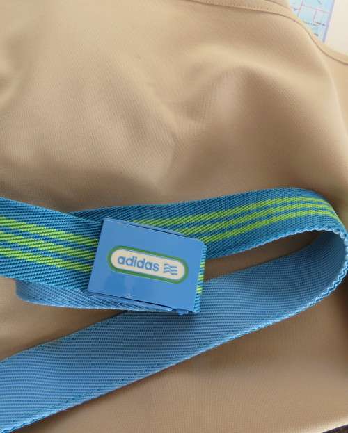 Genuine ADIDAS belt in polyester length 115cm. Size adjustable. In blue and yellow stripes. New cond