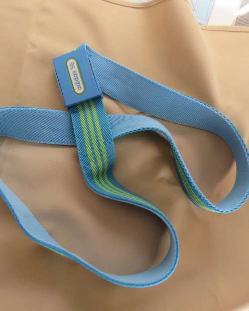 Genuine ADIDAS belt in polyester length 115cm. Size adjustable. In blue and yellow stripes. New cond