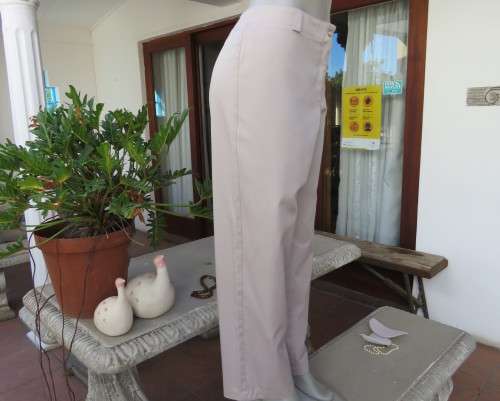 Elegant straight legged beige polycotton pants with some tapering.Med rise.Size 40/16.New condition.
